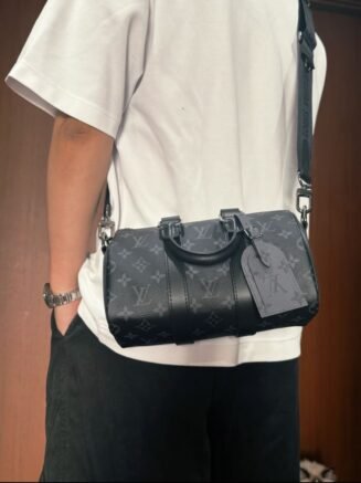 LV：Louis Vuitton Black Warrior Keepall 25